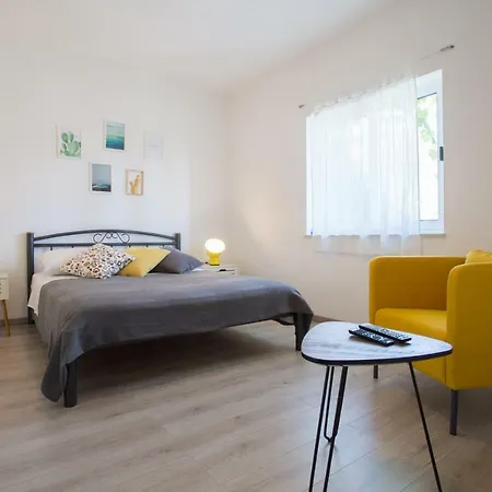 Zambarlin Apartman Komiza